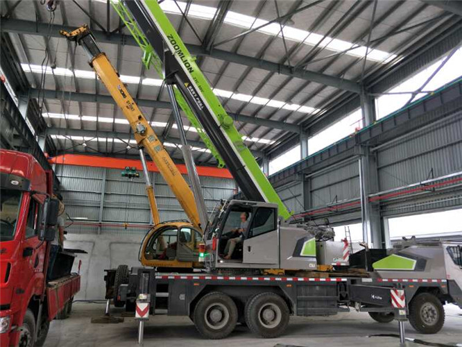 阜南县高空车出租需要注意哪些安全事项？